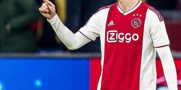 充满争议的德容！