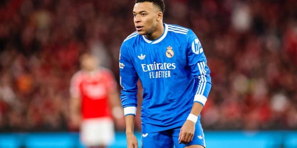 欧冠附加赛首回合，63岁穆帅染红被罚下，维尼修斯世界波助皇马先拔头筹